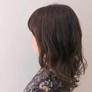 ミディアム 渡邊 唯のヘアスタイル