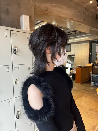 ミディアム ウルフ/レイヤー/ ブリーチカラーのヘアスタイル