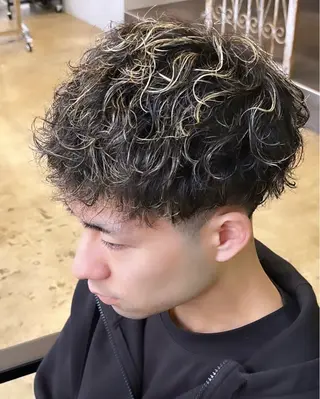 ミディアム パーマ メンズ ユウト 【メンズ限定】のヘアスタイル