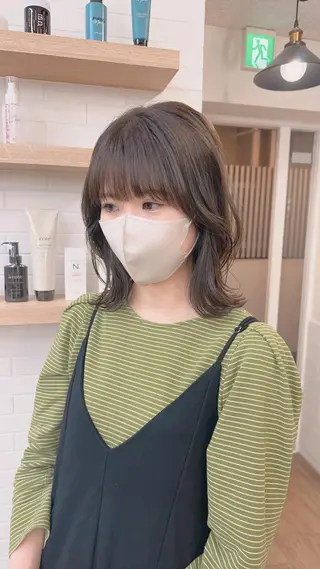 ミディアム カラー パーマ ヘアアレンジ メンズ キッズ ネイル マツエク・マツパ アイブロウ レイヤーカット／顔周 りカット/縮毛矯正のヘアスタイル