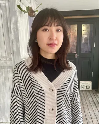 ミディアム 塩谷 雪花のヘアスタイル