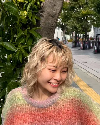 ミディアム パーマ ヘアアレンジ 顔周りカット／透明感 カラー／Kurumeのヘアスタイル