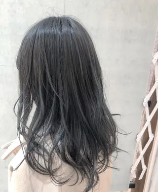 ロング 岸田 梓武生のヘアスタイル