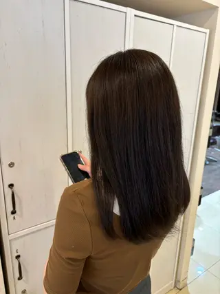 セミロング カラー 伊藤 綾のヘアスタイル