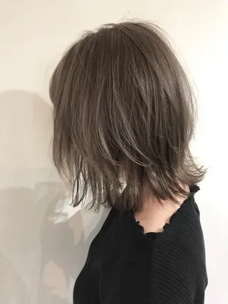 ミディアム カラー 小栗 麻衣のヘアスタイル