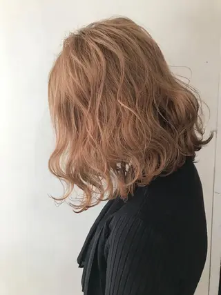 ミディアム REBECCA byCURACIONのヘアスタイル