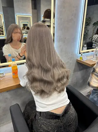 ロング カラー パーマ ヘアアレンジ 透明感ブリーチカラー 🌈TOMOHIROのヘアスタイル