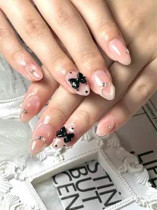 ネイル ルシイ🎀新宿長さ 出しパーツ専門店のネイルデザイン