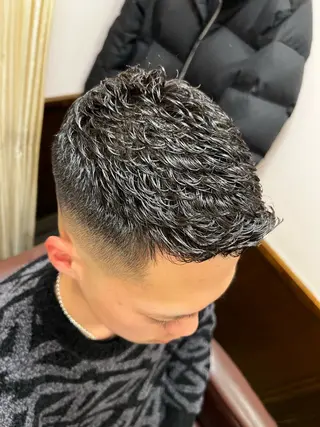 ショート パーマ メンズ 大久保 竣太のヘアスタイル