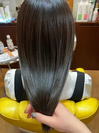 セミロング カラー ヘアアレンジ bh.maara デザイン／ハイトーンのヘアスタイル