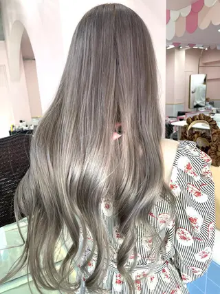 ロング カラー ヘアアレンジ 艶髪 🦋CON🦋のヘアスタイル