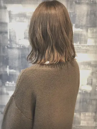 ミディアム カラー 日高 香織のヘアスタイル