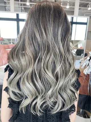 セミロング カラー パーマ ヘアアレンジ ネイル マツエク・マツパ アイブロウ 井上 一平のヘアスタイル