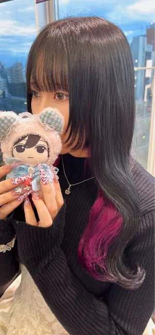 セミロング ウルフカット 渋谷の人のヘアスタイル