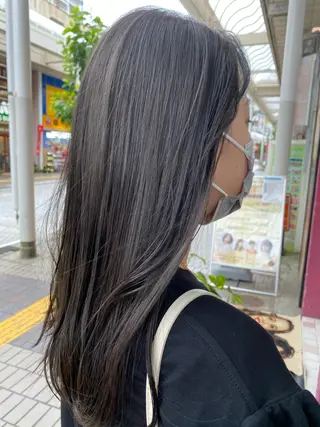 セミロング カラー デザインカラー✨新倉 佑奈のヘアスタイル