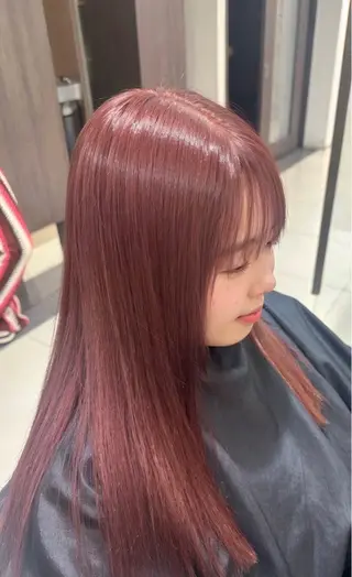 ロング レイヤー 艶々カラーのヘアスタイル