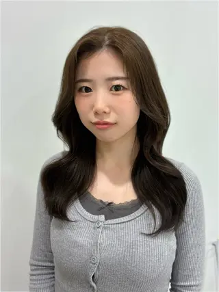 セミロング カラー 透明感ベージュ🤎 manami👒🌿のヘアスタイル