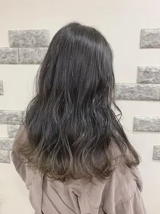 ロング カラー 薄田 珠美のヘアスタイル