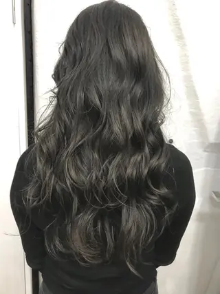 ロング カラー ヘアアレンジ 白髪ぼかしハイライト バレイヤージュヤマトのヘアスタイル