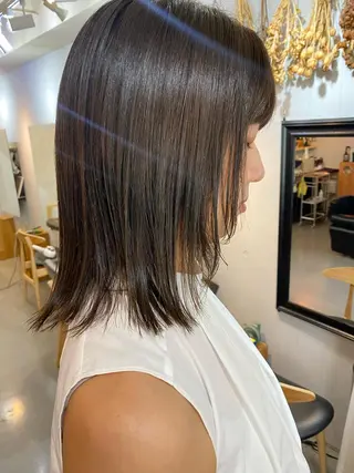 ミディアム カラー conne& ririのヘアスタイル