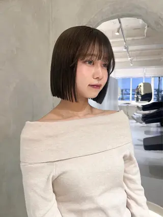 ミディアム 切りっぱなしボブ/ 艶カラー/綾莉のヘアスタイル