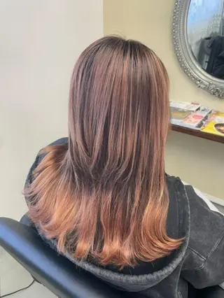 カラー セミロング ma cherie naoのヘアスタイル
