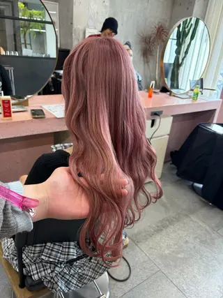 ロング 鈴木瑛里／ブロンド ベージュ／男女のヘアスタイル