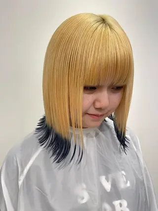 ショート カラー ブリーチ👩🦳/ ✂︎MANAMIのヘアスタイル