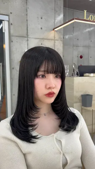 ロング 髪質改善|透明 感カラー🩵レイヤーのヘアスタイル