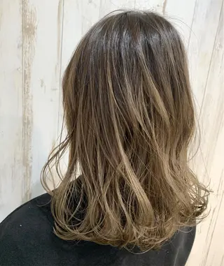 セミロング カラー 心斎橋韓国ボブ 好原良真のヘアスタイル