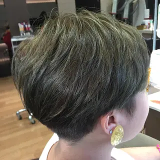ショート カラー 透け感/くびれヘア/ レイヤー/カズキ🍭のヘアスタイル