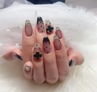 ネイル &ME ネイルサロンのネイルデザイン