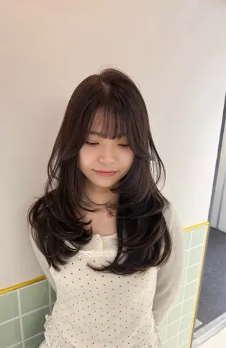 ロング KEIGO/ ベージュカラーのヘアスタイル