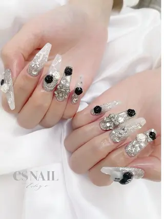 ネイル 中山 梨花のネイルデザイン