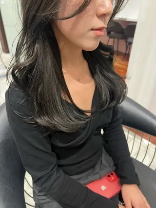 セミロング パーマ コテ巻きパーマ💙 シノヤユイのヘアスタイル
