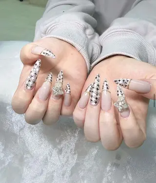 ネイル Hin Nailsのネイルデザイン