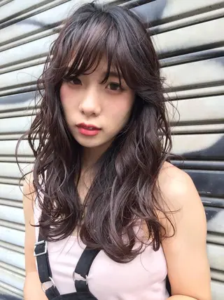 セミロング ＦＵＮＩＣ ファニックのヘアスタイル