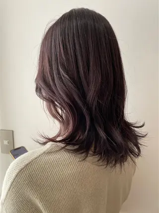 ミディアム カラー 中井 茅佳のヘアスタイル