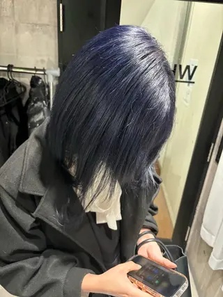 セミロング カラー _WHITE / KENTOのヘアスタイル