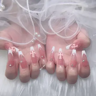 ネイル Hin Nailsのネイルデザイン