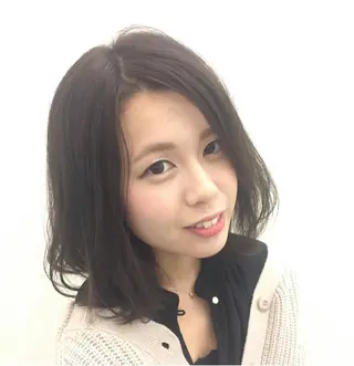 ミディアム 吉川 茉由子のヘアスタイル