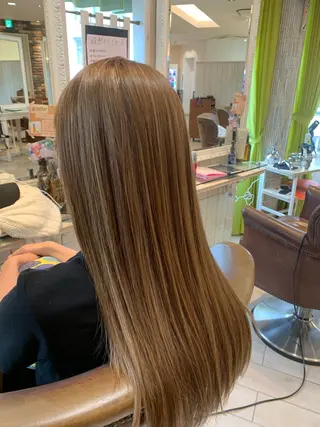 カラー 坂口 月陽のヘアスタイル