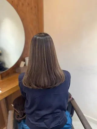 ミディアム 塩川ももこ/ 自然な縮毛矯正のヘアスタイル