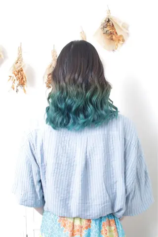 ミディアム カラー パーマ ヘアアレンジ 推し活専用 【派手髪】飯野ゆかりのヘアスタイル
