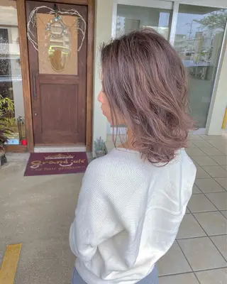 ミディアム カラー grand juteのヘアスタイル