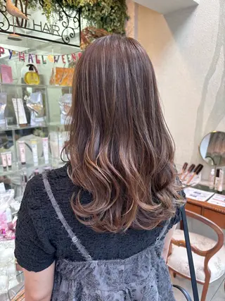 セミロング カラー 渋谷 とまとのヘアスタイル