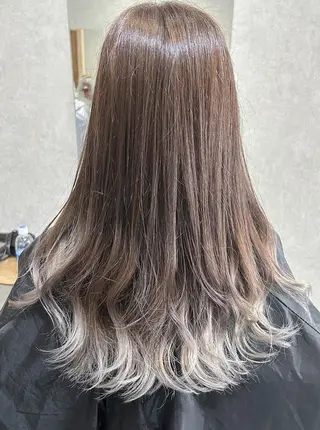 カラー Bish Yanaのヘアスタイル