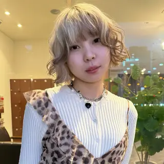 ショート ボブ/ハイトーン/ 岡山駅/別曽遥也のヘアスタイル