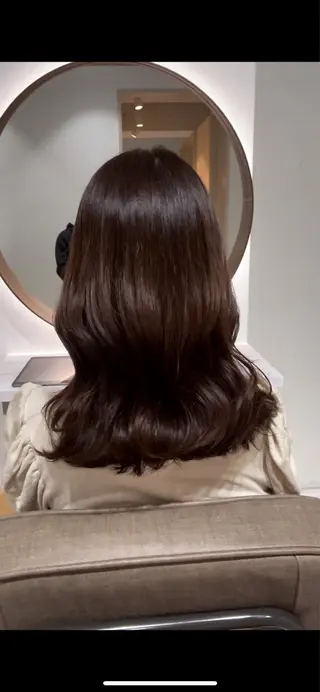 カラー ニトウ レイナのヘアスタイル