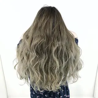 ミディアム TOMOKA 艶髪/透明感カラーのヘアスタイル